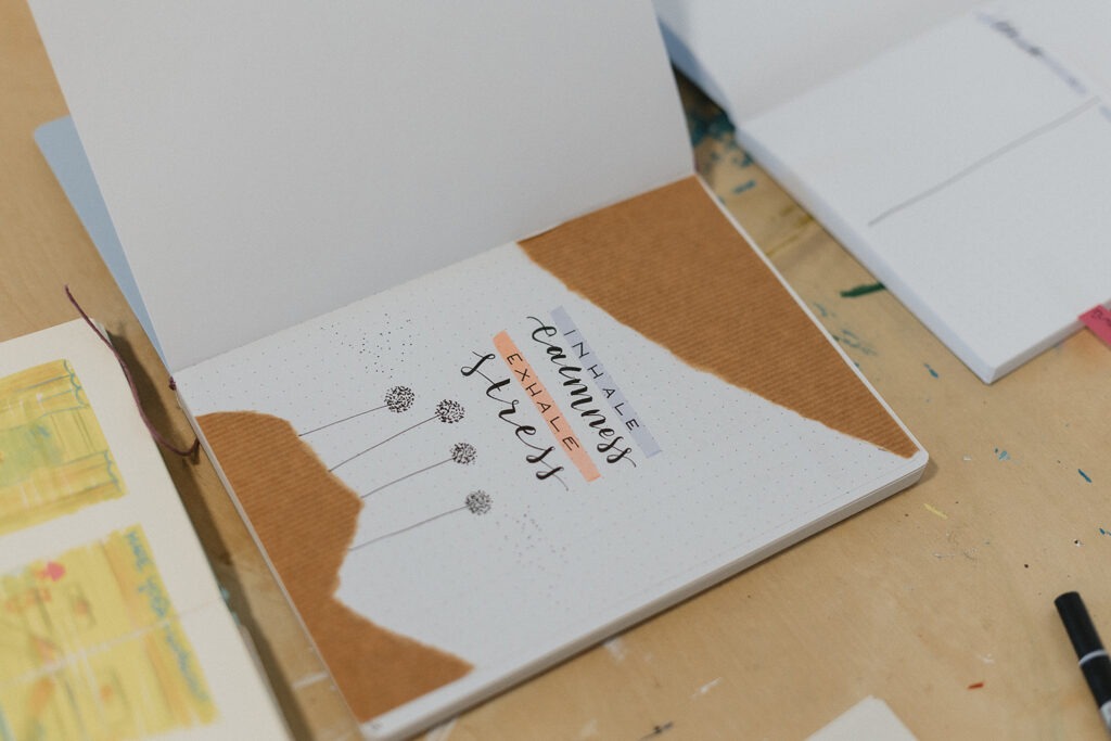 Kreativ Journal Workshops mit Rebecca La Lumia alias Frau Feierlich, es ist ein Journal zu sehen, Foto von Kristina Koehler Fotografie